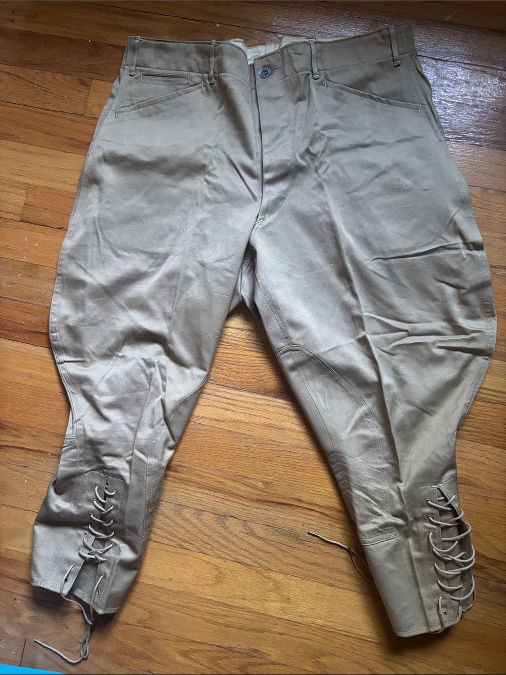 Vintage Classic Men's Lace-Up Riding Pants in Khaki